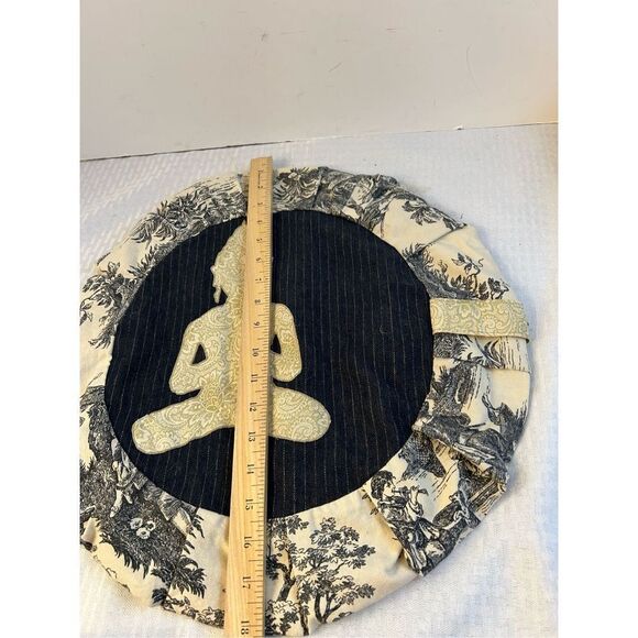 Stitch & Spoke Linda Varekamp Budda round pillow case 17.5" - Picture 3 of 5